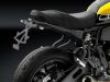 Nastavitelný držák SPZ RIZOMA FOX s koncovým světlem, odrazkou a spodním krytem pro motocykly YAMAHA XSR700